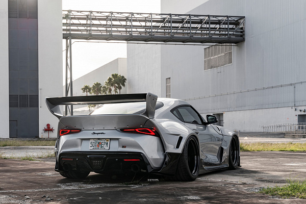 Фото дисков Strasse Wheels S6 Competition Черный сатин на Toyota Supra A90