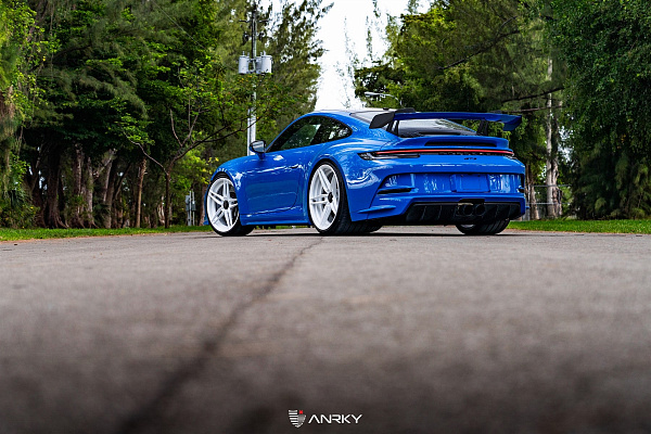 Фото дисков Anrky AN27 Белый глянец на Porsche 911 VIII