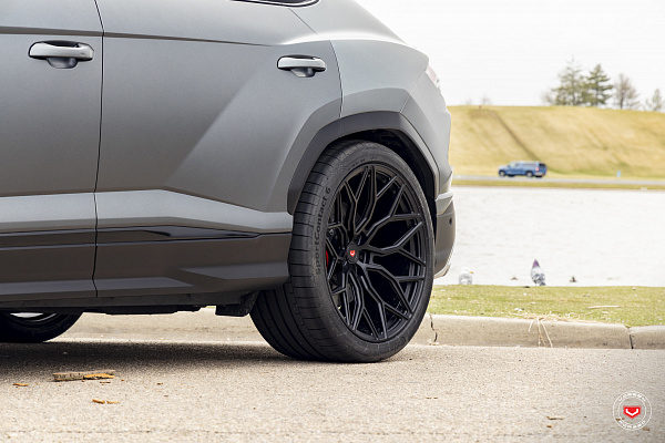 Фото дисков Vossen S17-01 Черный сатин на Lamborghini Urus