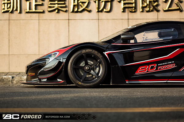 Фото дисков BC Forged RS45 Черный матовый на McLaren 650S