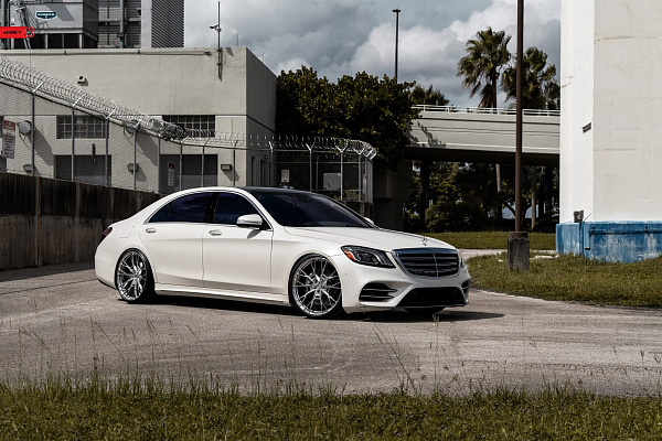 Mercedes-Benz S560
