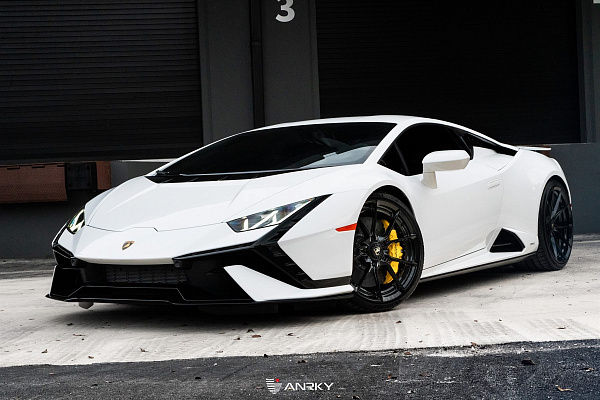 Фото дисков Anrky AN22 Черный глянец на Lamborghini Huracan