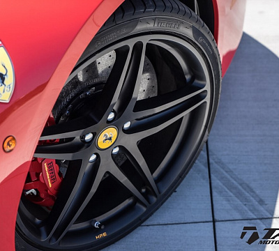 Фото дисков HRE P107 на Ferrari 488