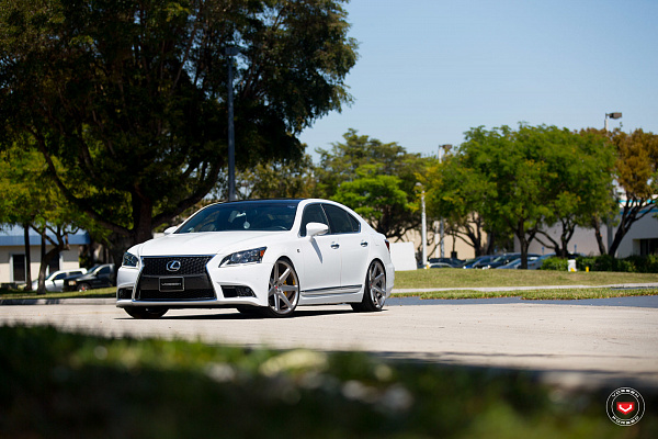 Фото дисков Vossen CG-207 Глянцевый лак на Lexus LS IV