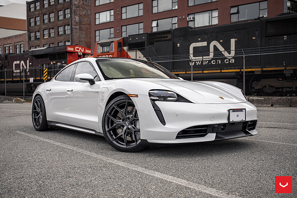 Фото дисков Vossen HF-5 Глянцевый графит на Porsche Taycan I