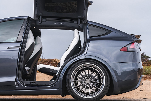 Фото дисков Anrky AN39 Глянцевый графит на Tesla Model X
