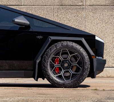 Фото дисков 4PLAY 4PS26 на Tesla Cybertruck