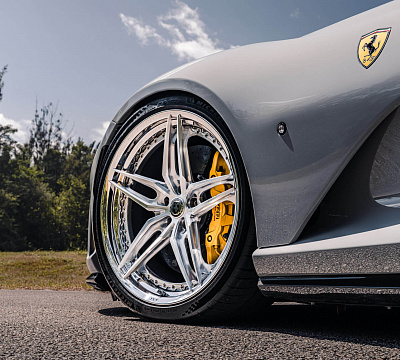 Фото дисков HRE S107SC на Ferrari 812