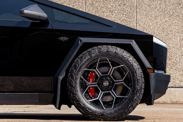 Фото дисков 4PLAY 4PS26 Черный глянец на Tesla Cybertruck