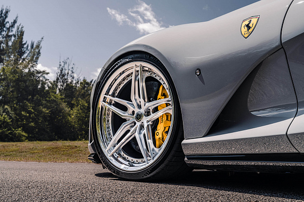 Фото дисков HRE S107SC Глянцевый лак на Ferrari 812