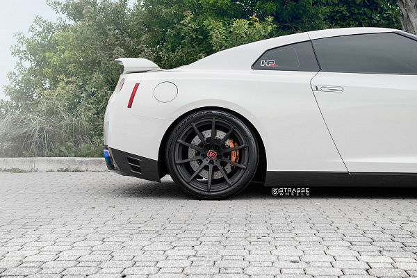 Nissan GT-R