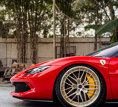 Фото дисков Brixton Forged VL4 на Ferrari 296