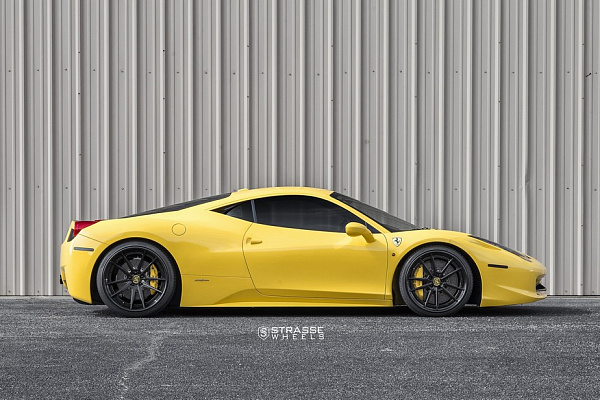 Фото дисков Strasse Wheels SV1 Deep Concave FS Черный сатин на Ferrari 458