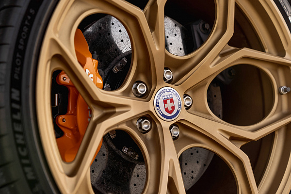 Фото дисков HRE P111SC Сатиновое золото на McLaren 600