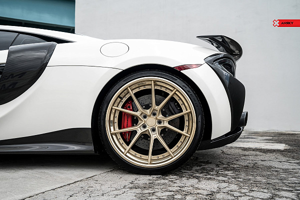 Фото дисков Anrky AN32 Сатиновая шампань на McLaren 570S