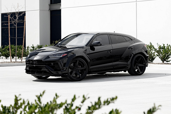 Фото дисков Anrky RS5.3 Черный сатин на Lamborghini Urus
