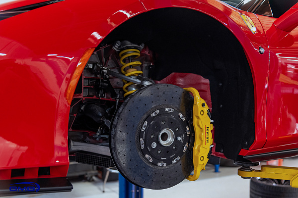Фото дисков Brixton Forged R11-R Черный сатин на Ferrari F8