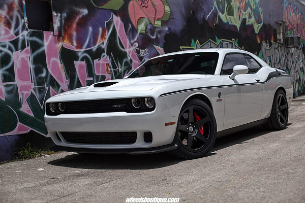 Фото дисков HRE 305M Черный сатин на Dodge Challenger III