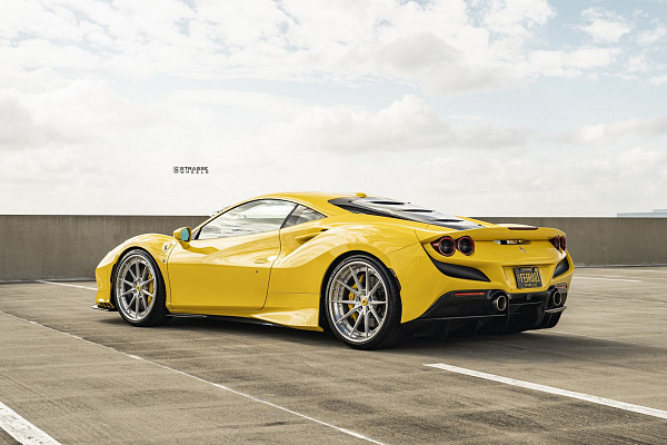 Фото дисков Strasse Wheels SV10 Deep Concave FS Глянцевый лак на Ferrari F8