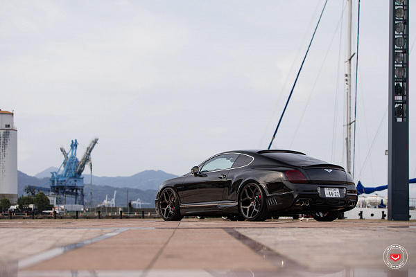 Фото дисков Vossen CG-205 Черный глянец на Bentley Continental GT II