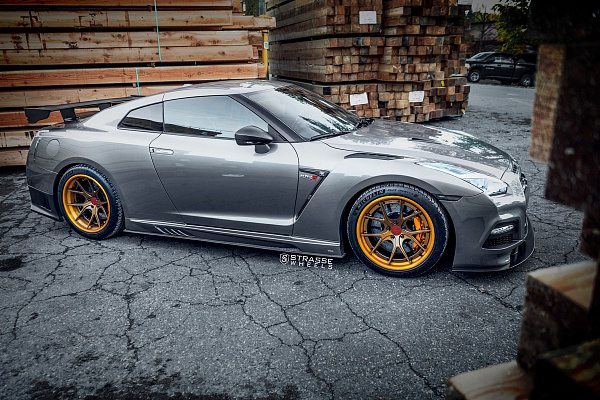Фото дисков Strasse Wheels SM5R Deep Concave FS Другой цвет на Nissan GT-R