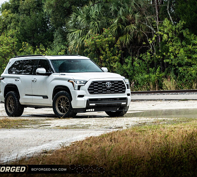 Фото дисков BC Forged TD01 на Toyota Sequoia III