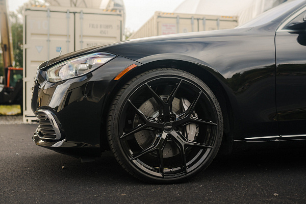 Фото дисков Vossen HF-5 Черный глянец на Mercedes-Benz S-Class (W223)
