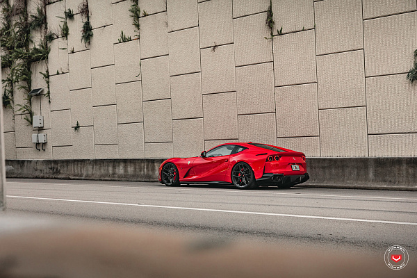 Фото дисков Vossen EVO-4 Черный глянец на Ferrari 812