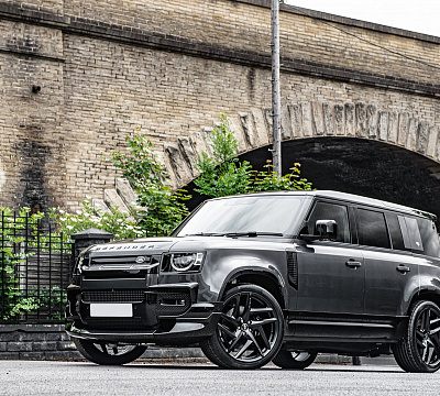 Фото дисков Kahn Type 52 RS на Land Rover Defender II