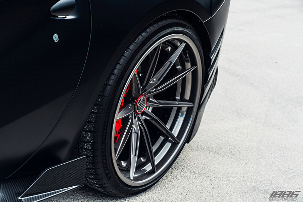 Фото дисков 1886 Wheels G010 Глянцевый темный лак на Ferrari 812