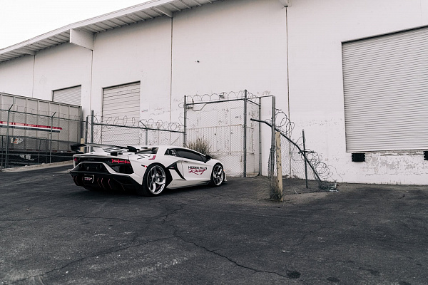 Фото дисков Brixton Forged NC01-R Серебро на Lamborghini Aventador