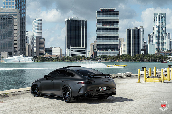 Фото дисков Vossen S17-13 Черный глянец на Mercedes-Benz AMG GT I
