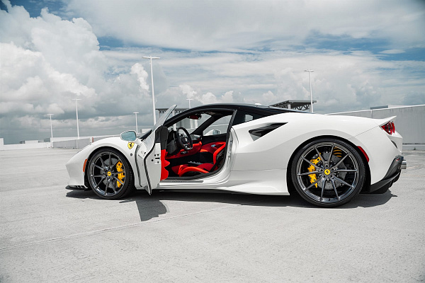Фото дисков Anrky AN12 Глянцевый темный лак на Ferrari F8