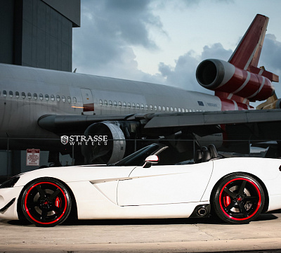 Фото дисков Strasse Wheels S5 Deep Concave на Dodge Viper