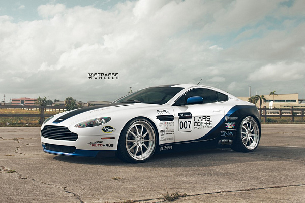 Фото дисков Strasse Wheels R10 Performance Глянцевый лак на Aston Martin Vantage 2