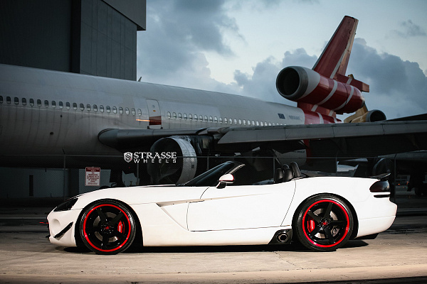Фото дисков Strasse Wheels S5 Deep Concave Другой цвет на Dodge Viper