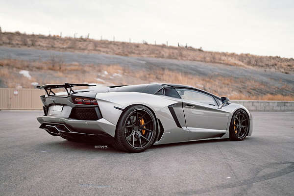 Фото дисков Strasse Wheels SM5R Deep Concave FS Черный матовый на Lamborghini Aventador