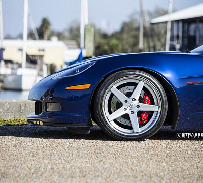 Фото дисков Strasse Wheels S5 Deep Concave на Chevrolet Corvette C6