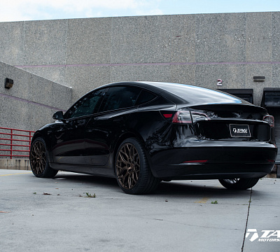 Фото дисков Vossen HF-2 на Tesla Model 3