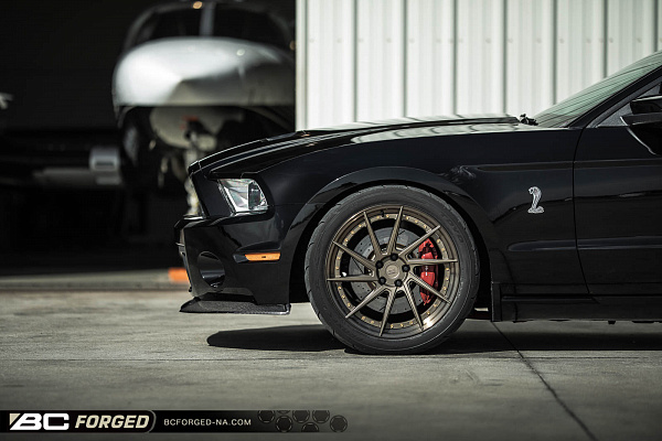 Фото дисков BC Forged HCA210 Сатиновая бронза на Ford Mustang V