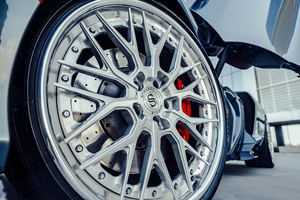 Фото дисков Strasse Wheels SV10M Deep Concave FS Глянцевый лак на McLaren 650S