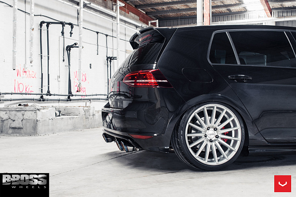Фото дисков Vossen VFS-2 Серебро на Volkswagen Golf VII