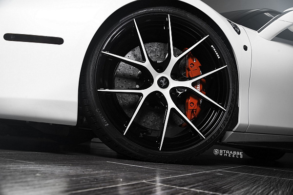 Фото дисков Strasse Wheels SM5R Deep Concave Monoblock Другой цвет на Ferrari 488