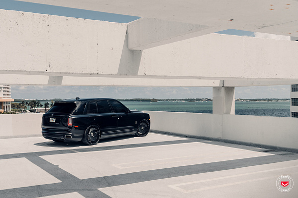 Фото дисков Vossen S17-18 Черный глянец на Rolls-Royce Cullinan
