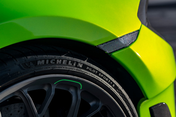 Фото дисков Brixton Forged PF14 R / RS Сатиновый темный лак на McLaren 600