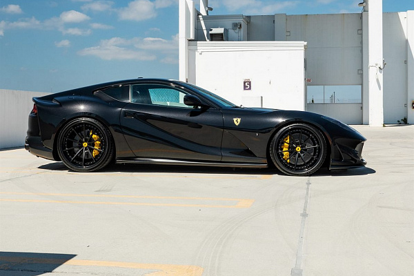 Фото дисков Anrky AN38 Черный сатин на Ferrari 812