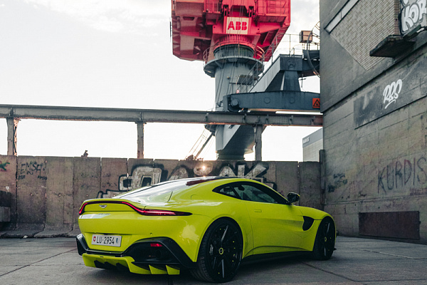 Фото дисков Brixton Forged PF8 Черный сатин на Aston Martin Vantage 4