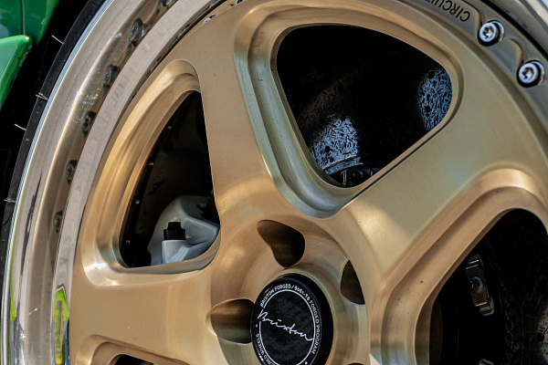 Фото дисков Brixton Forged TR05 Глянцевая шампань на McLaren 720S
