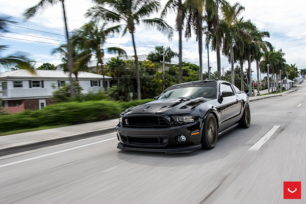 Фото дисков Vossen VFS-2 Сатиновая бронза на Ford Mustang V
