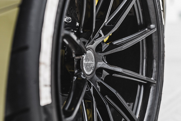 Фото дисков Brixton Forged R11-R Черный глянец на McLaren 720S